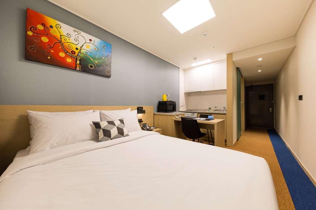 Days Hotel & Suites By Wyndham Incheon Airport Room photo