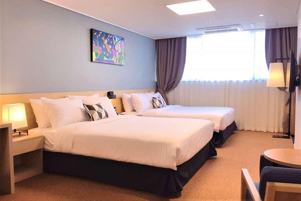 Days Hotel & Suites By Wyndham Incheon Airport Room photo