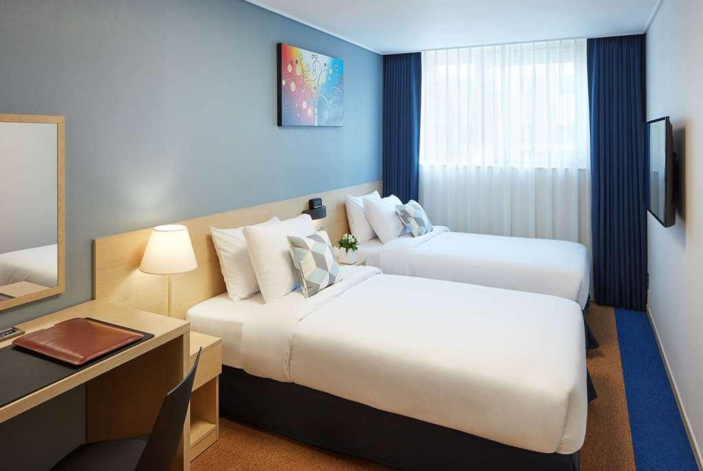 Days Hotel & Suites By Wyndham Incheon Airport Room photo